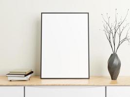 poster nero verticale minimalista o mockup di cornice per foto su tavolo di legno con libri e vaso in una stanza. rendering 3D.