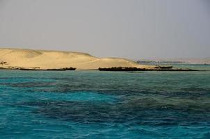 bellissima barriera corallina e dune di sabbia foto