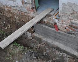 realizzazione di fondazioni in cemento armato in un edificio foto
