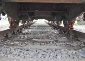 un treno su ferrovia per il trasporto pubblico di massa foto