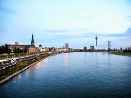 hdr vista notturna di duesseldorf foto