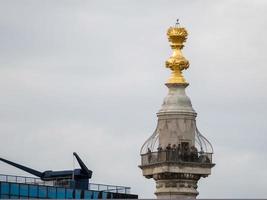 Londra, Regno Unito, 2016. primo piano di persone che si godono la vista dal monumento foto