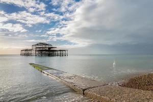 Brighton, Sussex orientale, Regno Unito, 2019. Vista del molo ovest abbandonato foto