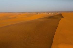 bellissime dune di sabbia nel deserto del Sahara in Marocco. paesaggio in africa nel deserto. foto