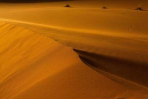 bellissime dune di sabbia nel deserto del Sahara in Marocco. paesaggio in africa nel deserto. foto