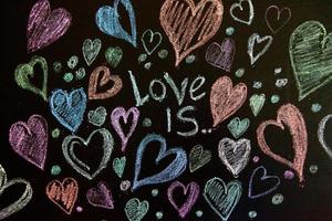 cuori d'amore su sfondo di struttura in legno. concetto di carta di san valentino. cuore per lo sfondo di San Valentino. foto