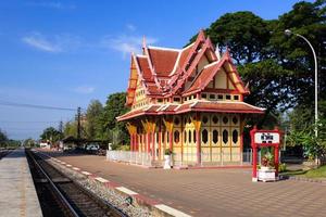 padiglione reale alla stazione ferroviaria di hua hin, prachuap khiri khan, tailandia foto