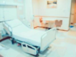 interno della stanza d'ospedale con sfocatura astratta con letto medico per lo sfondo foto