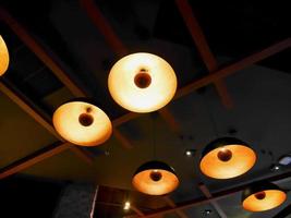 lampada vintage decorativa nel ristorante foto