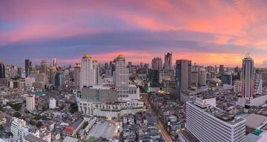 città di Bangkok al tramonto foto
