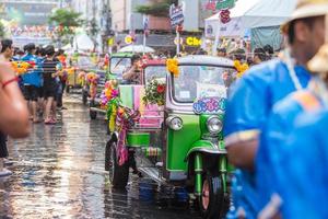 bangkok songkran festival siam square 2016, il festival di songkran è celebrato in Thailandia come il tradizionale capodanno dal 13 al 15 aprile. foto