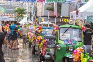 bangkok songkran festival siam square 2016, il festival di songkran è celebrato in Thailandia come il tradizionale capodanno dal 13 al 15 aprile. foto