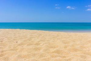 vista sul mare e nuvole foto