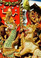 decorazione dell'automobile nei festival religiosi tailandesi nella bellezza del sud 1 foto