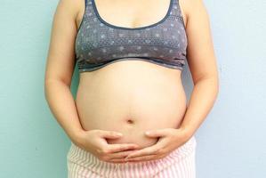 primo piano della donna incinta foto