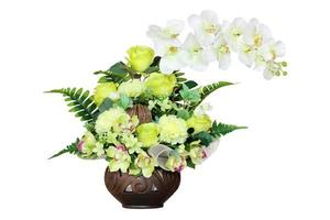 fiore di orchidea artificiale isolato su sfondo bianco foto