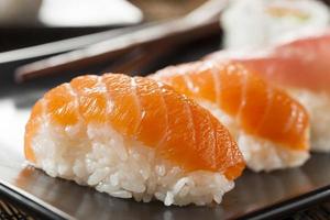 sushi giapponese sano di nigiri foto