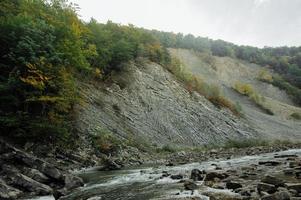 sfondo del fiume di montagna foto