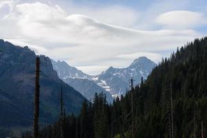 morskie oko lago occhio del mare al parco nazionale dei tatra vicino alla città di zakopane in polonia foto