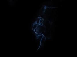 trama di fumo su sfondo nero foto