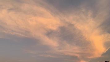 sfondo del cielo con nuvole, belle nuvole foto