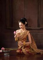 vestito in costume tailandese belle donne, costume in stile tailandese in tailandia foto