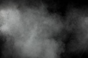 esplosione di polvere bianca astratta su sfondo nero. movimento di congelamento della spruzzata di polvere bianca. foto