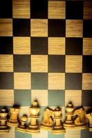 figura di scacchi sul concetto di gioco di scacchiera per idee foto