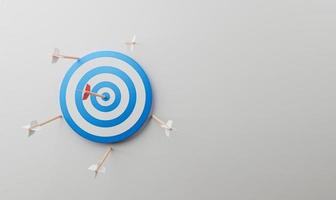 scheda target con freccia sullo sfondo blu e spazio per la copia per l'impostazione della sfida obiettivo di raggiungimento aziendale e concetto di obiettivo obiettivo mediante rendering 3d.