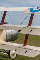 Shoreham via mare, West Sussex, Regno Unito, 2011. sopwith triplano parcheggiato sull'aeroporto di Shoreham foto