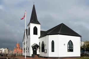 Cardiff, Galles, Regno Unito, 2014. Ex chiesa norvegese ora un caffè nella baia di Cardiff foto