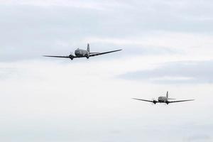 shoreham-by-sea, west sussex, regno unito, 2014. due douglas c-47 skytrain foto