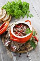 zuppa di peperoncino con fagioli rossi e verdure foto
