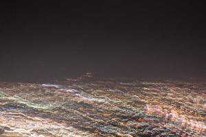 lunga esposizione astratta, foto surreale sperimentale, luci della città e dei veicoli di notte