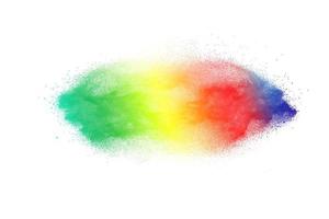esplosione di particelle multicolori su sfondo bianco. schizzi di polvere colorati su sfondo bianco. foto