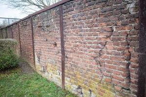 muro di una miniera di carbone al sole foto