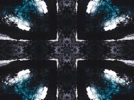 sfondo astratto di vibrazioni gotiche in colore blu scuro e nero. modello caleidoscopio. foto gratis.