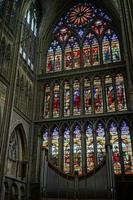 metz, Francia, 2015. vista interna della cattedrale di Saint-Etienne foto