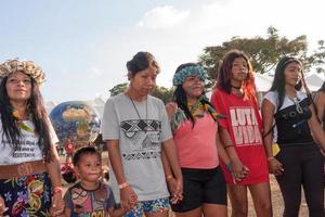 brasilia, df, brasile-12 aprile 2022 nativi indigeni provenienti da tutto il brasile, scendono a brasilia, per l'annuale accampamento di terra libera o acampamento terra livre. foto