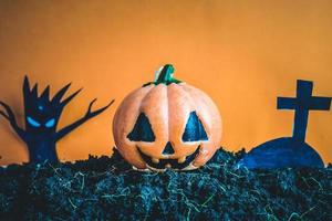 zucche di Halloween sul suolo foto