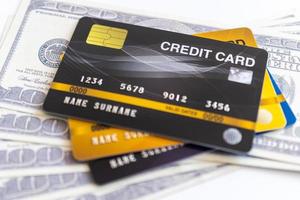 carte di credito e 100 dollari in contanti foto