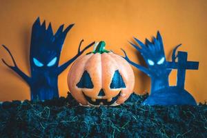 zucche di Halloween sul suolo foto