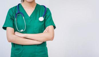 donna infermiere o medico in piedi professionale foto