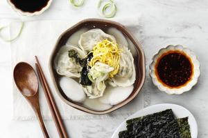 mandu tteokguk zuppa seollal festival cibo foto