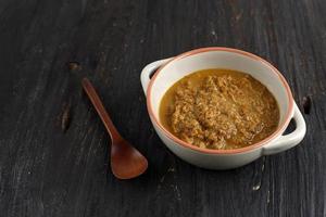 sambal tumpang kediri, cibo tradizionale di kediri, East Java, Indonesia. a base di tempeh, erbe e spezie foto