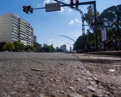 Buenos Aires, Argentina. 2019. vista dal suolo di Libertador Avenue foto
