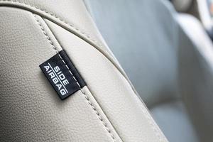 etichetta airbag laterali per auto. maggiore sicurezza in auto foto