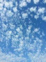 nuvole sparse in modo univoco foto