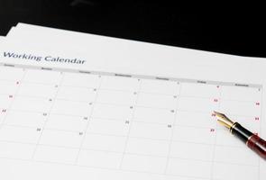 calendario che illustra una settimana lavorativa di quattro giorni con il venerdì come giorno di vacanza