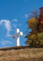 grande croce di cristo a jumonville vicino a uniontown, pennsylvania foto